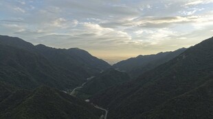 山间暮色美景