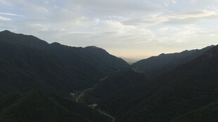 山间暮色风景