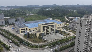 俯瞰现代化校园建筑群