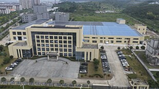 现代化工厂建筑鸟瞰图