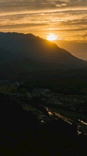 日落时分山间美景