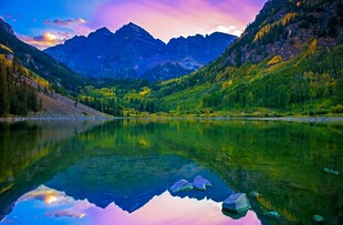 山间湖畔绝美自然风光