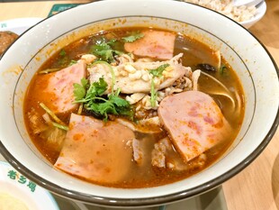 美味牛肉火腿汤面