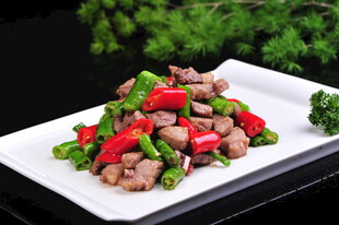 彩椒炒牛肉粒