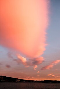 日落时分的绚烂天空