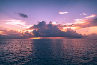 海上壮丽晚霞景观