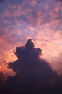 夕阳下的壮丽云朵景观