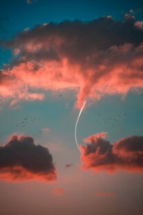 夕阳下的梦幻卷云景观