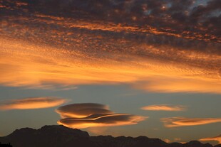 夕阳下的绚丽云彩