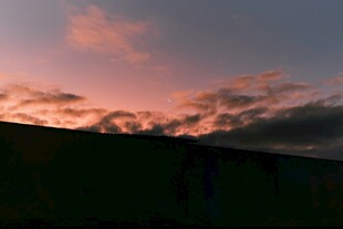日落时分的绚烂天空