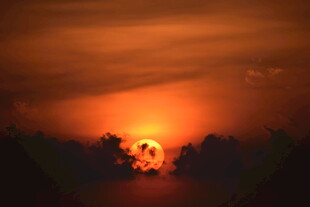 夕阳西下的美丽天际