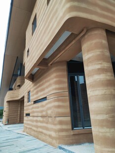 现代风格木质外墙建筑