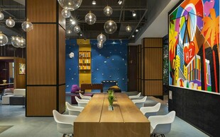 现代艺术风会议室场景