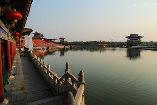 古建湖畔美景