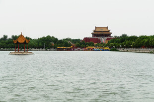 湖畔古建筑景观