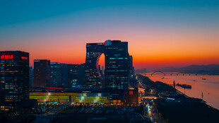 城市黄昏天际线绚丽景观