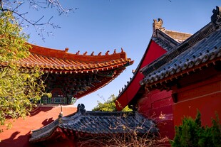 古建红墙飞檐美景