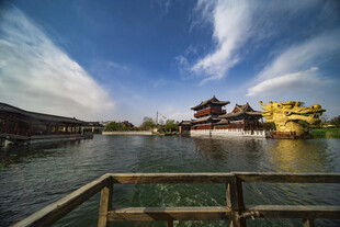 湖畔古建美景