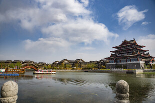 湖畔古建美景
