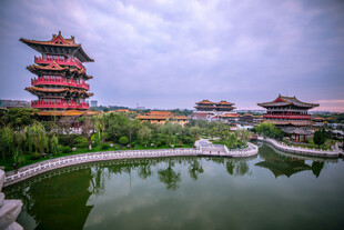 古典园林中的中式楼阁景观