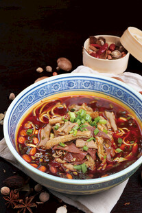 香辣牛杂面