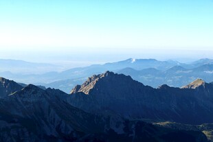 壮丽山景远眺