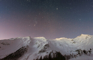 雪山夜空美景