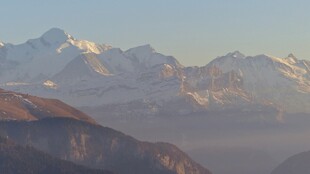 壮丽雪山日出美景