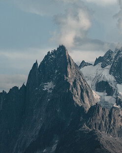 巍峨壮丽的高山景观