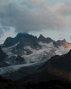 壮丽雪山景观