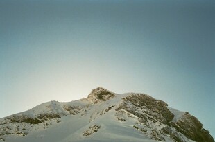 雪山之巅壮丽景致