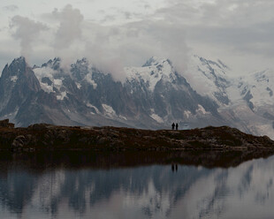 雪山湖泊美景