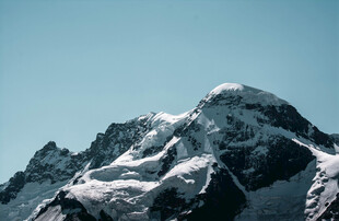 巍峨雪山