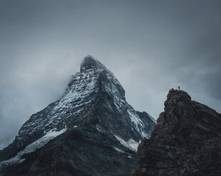 巍峨雪山尽显壮丽风光