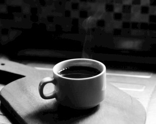 黑白咖啡杯特写