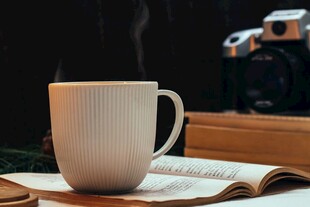 咖啡相伴的静谧阅读时光