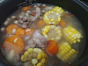 玉米胡萝卜排骨汤
