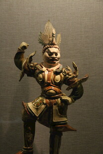 洛阳博物馆展出的唐代三彩天王俑
