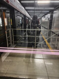 地铁站施工中的防护场景