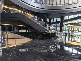 现代玻璃建筑SOHO内部景观