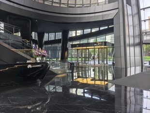 现代玻璃建筑SOHO内部景观