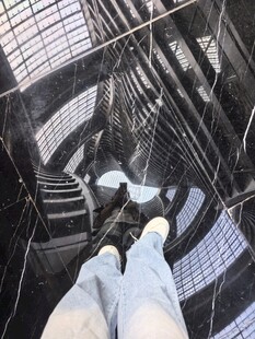 漫步于镜面般的奇特空间丽泽