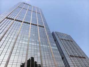 现代摩天大楼外观