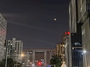 城市夜景中的璀璨灯火