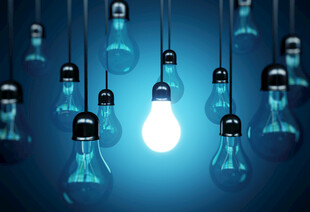 脱颖而出的发光灯泡