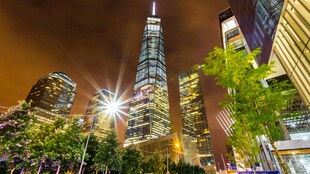 繁华都市夜景璀璨高楼