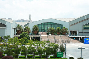 现代风格大型建筑外观