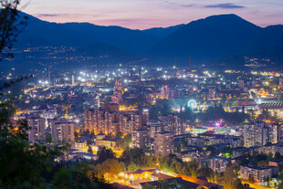 山城璀璨夜景俯瞰图