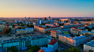城市黄昏全景俯瞰图