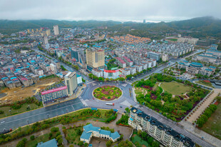 俯瞰城市交叉路口景观